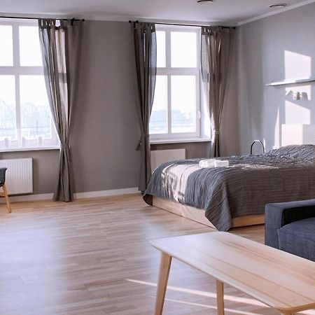 Modern Apartment In Old Riga With A River View Dış mekan fotoğraf